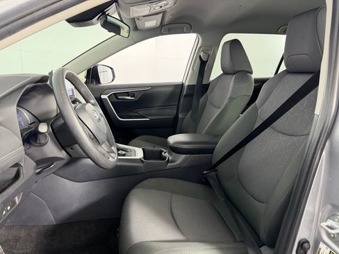 Used 2025 Toyota RAV4 XLE image 21