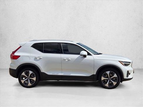 Used 2025 Volvo XC40 B5 Plus w/ Protection Package Premier AWD/4WD image 4