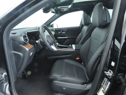 Certified 2025 Mercedes-Benz GLC 300 image 19