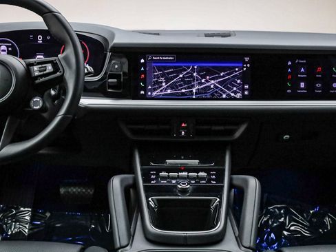 Used 2025 Porsche Cayenne image 17