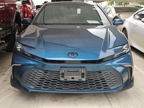 Used 2025 Toyota Camry SE w/ Convenience Package image 5