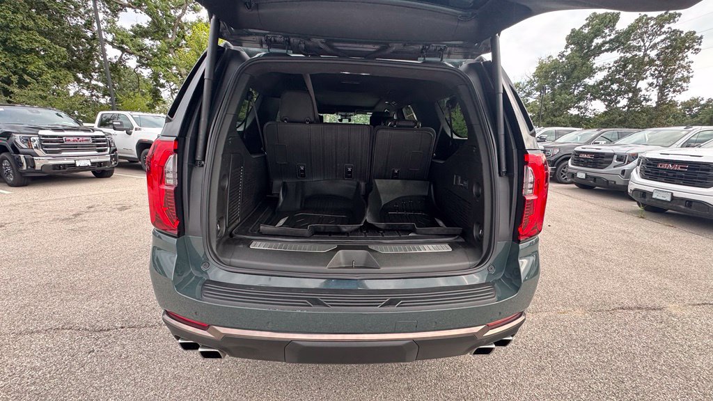 Used 2025 GMC Yukon XL AT4 Ultimate w/ LPO, Floor Liner Package AWD/4WD image 4