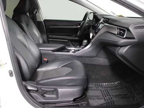 Used 2019 Toyota Camry SE FWD image 24
