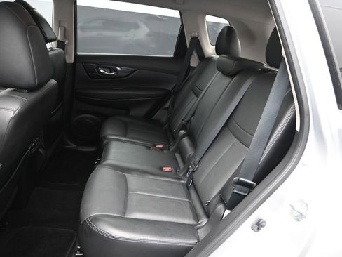 Used 2018 Nissan Rogue SL FWD image 12