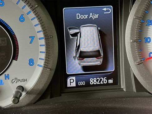 Used 2016 Toyota Sienna L image 13