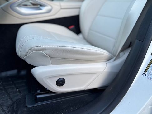 Used 2025 Mercedes-Benz GLS 450 4MATIC image 11