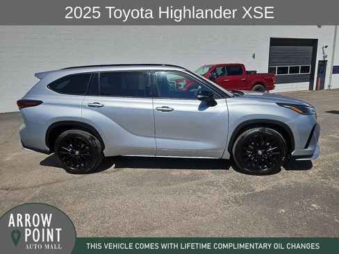 Used 2025 Toyota Highlander XSE AWD/4WD image 13