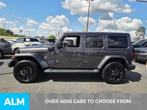 Used 2025 Jeep Wrangler Unlimited Sahara AWD/4WD image 3