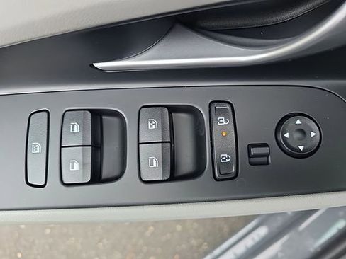 New 2026 Hyundai Elantra Limited image 40