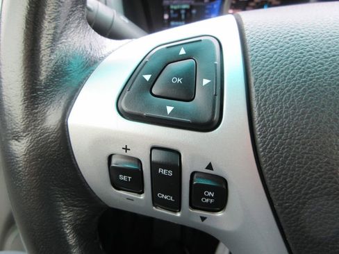 Used 2013 Ford Explorer XLT image 26