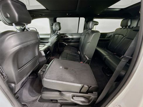 Used 2023 Jeep Wagoneer Series II RWD image 20