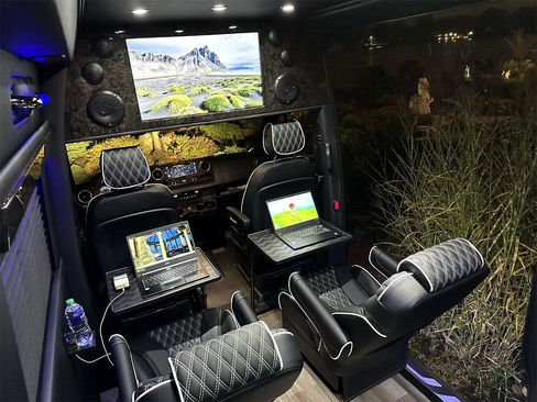 Used 2023 Mercedes-Benz Sprinter 3500 image 3