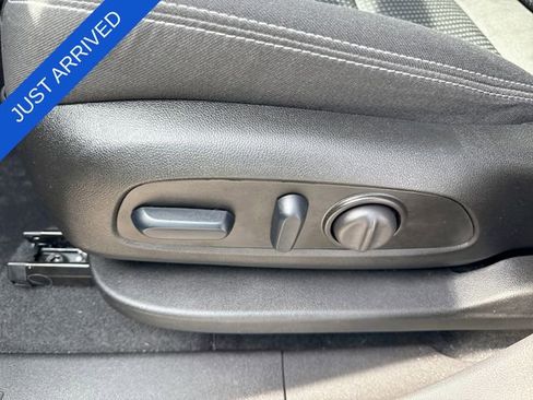 Used 2024 GMC Terrain SLE w/ Driver Convenience Package FWD image 12