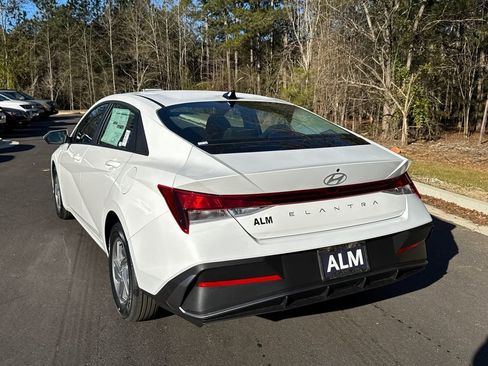 New 2026 Hyundai Elantra SE FWD image 4