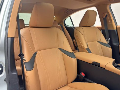 Used 2025 Lexus ES 300h w/ Accessory Package (Z1) FWD image 38
