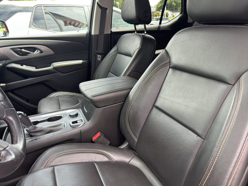 Used 2019 Chevrolet Traverse RS FWD image 9