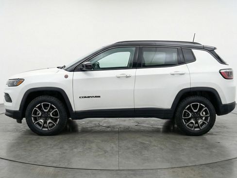 Used 2025 Jeep Compass Trailhawk w/ Trailer Tow Group AWD/4WD image 5