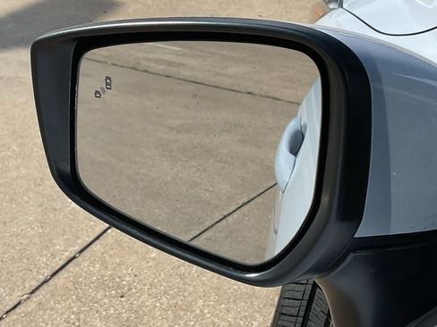 Used 2025 Nissan Versa SV image 11