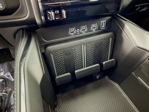 Used 2026 RAM 2500 Limited AWD/4WD image 36