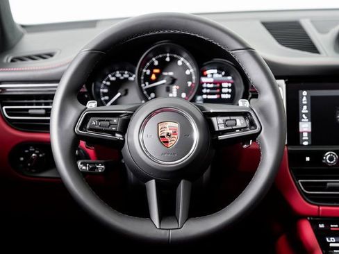 Used 2026 Porsche Macan AWD/4WD image 11
