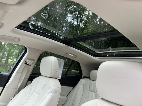 Used 2021 Buick Envision Avenir w/ Technology Package II image 18