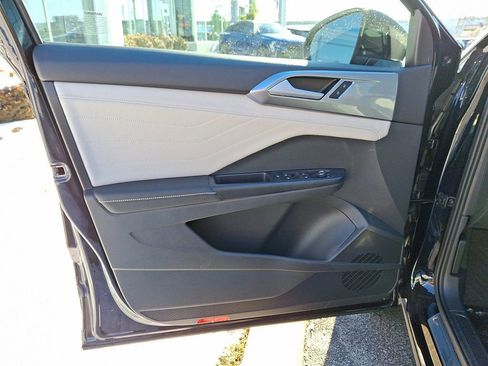 New 2026 Volkswagen Taos SEL image 11