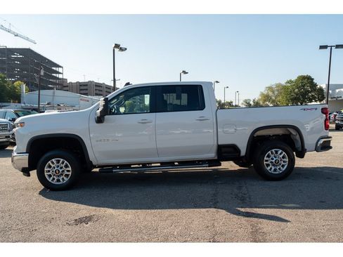 Used 2025 Chevrolet Silverado 2500 LT w/ Convenience Package AWD/4WD image 5