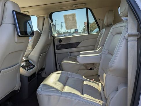 Used 2019 Lincoln Navigator L Reserve image 13