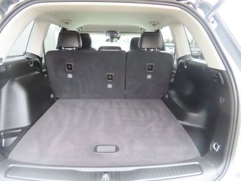 Used 2023 Jeep Grand Cherokee Limited w/ Luxury Tech Group II image 31