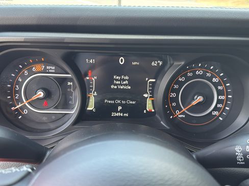 Used 2025 Jeep Wrangler Unlimited Rubicon w/ Convenience Group AWD/4WD image 40