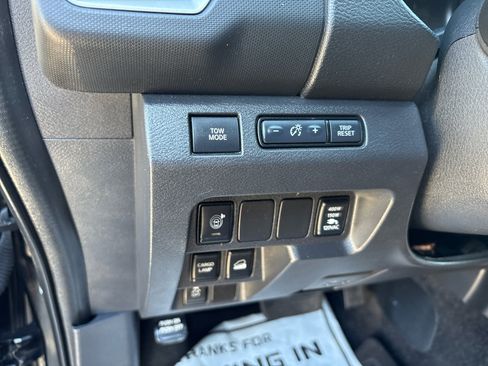 Used 2022 Nissan Frontier SV image 28