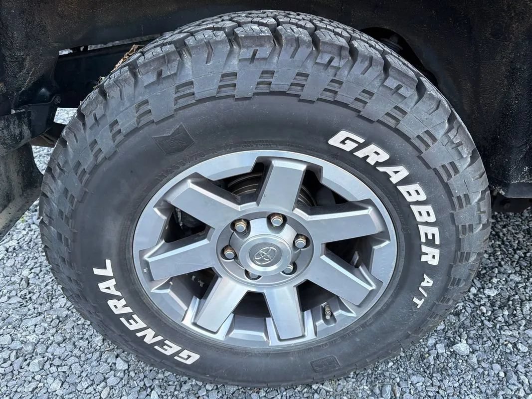 Used 2014 Toyota FJ Cruiser 4WD w/ Upgrade Package image 6