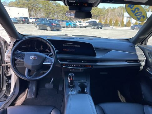 Used 2024 Cadillac XT4 Premium Luxury image 8