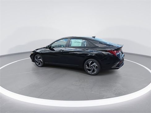 New 2025 Hyundai Elantra SEL image 6