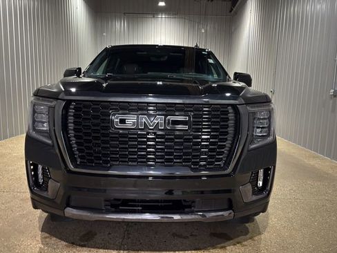Used 2024 GMC Yukon XL Denali Ultimate AWD/4WD image 9