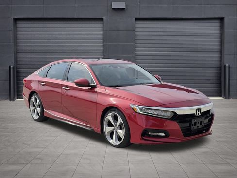Used 2018 Honda Accord Touring image 3