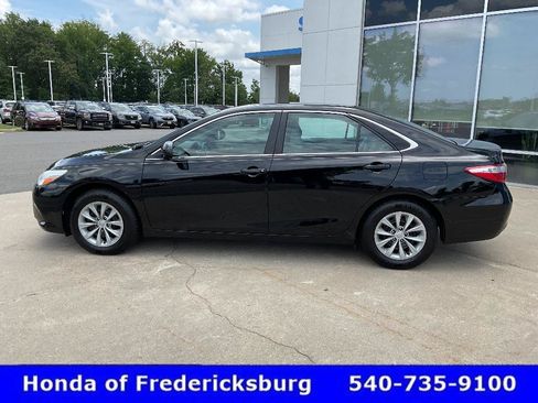 Used 2017 Toyota Camry LE FWD image 3