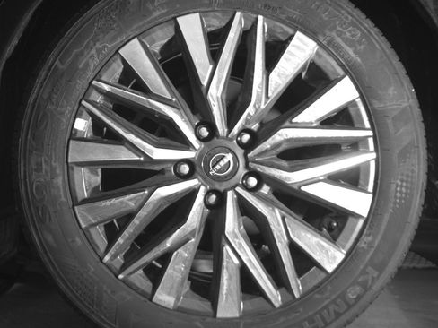 Used 2025 Nissan Altima 2.5 SV FWD image 14