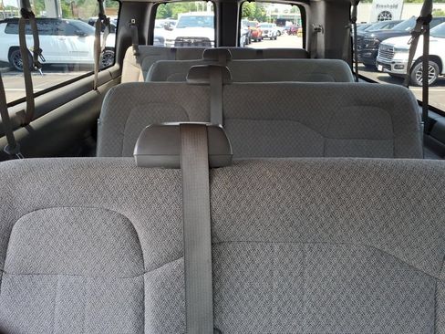 Used 2018 Chevrolet Express 3500 LT w/ LT Preferred Equipment Group RWD image 13