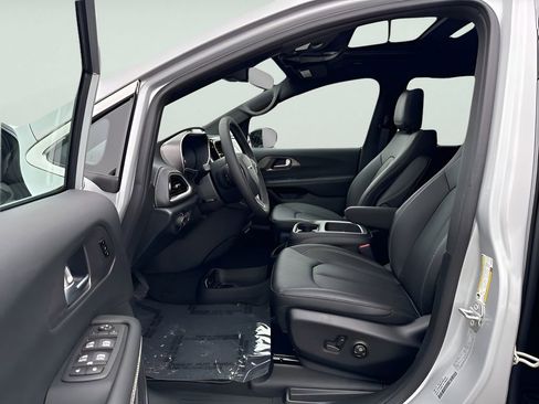 New 2026 Chrysler Pacifica Select image 22