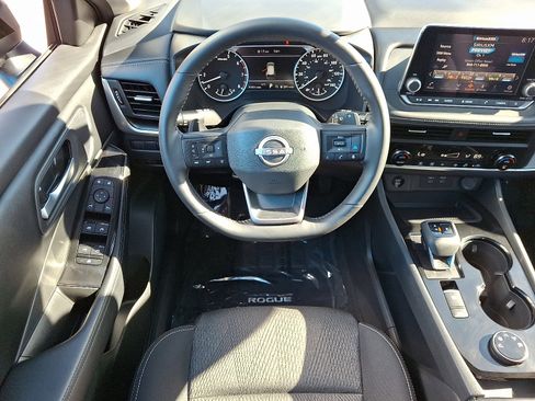 Used 2025 Nissan Rogue SV image 11