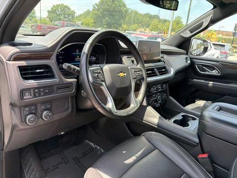 Used 2023 Chevrolet Suburban Premier AWD/4WD image 9