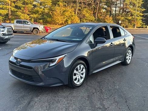 Used 2024 Toyota Corolla LE image 2