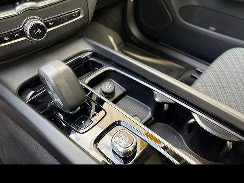 Certified 2023 Volvo XC60 B5 Core AWD/4WD image 27