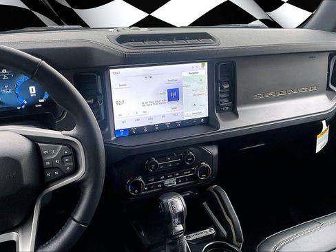 New 2025 Ford Bronco Badlands image 7