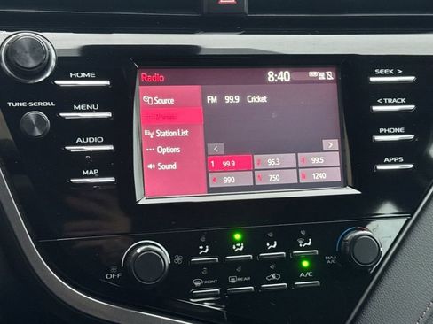 Used 2019 Toyota Camry LE image 14