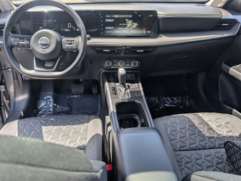 Used 2025 Nissan Kicks SV w/ SV Premium Package FWD image 13