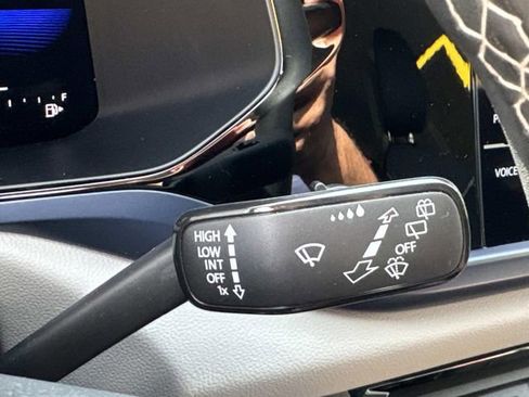 Certified 2023 Volkswagen Taos SE w/ Black Wheel Package image 24