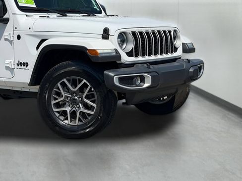 Used 2025 Jeep Wrangler Unlimited Sahara AWD/4WD image 3