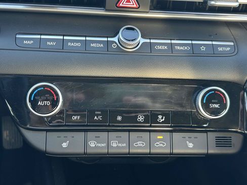 Used 2025 Hyundai Elantra Limited FWD image 20